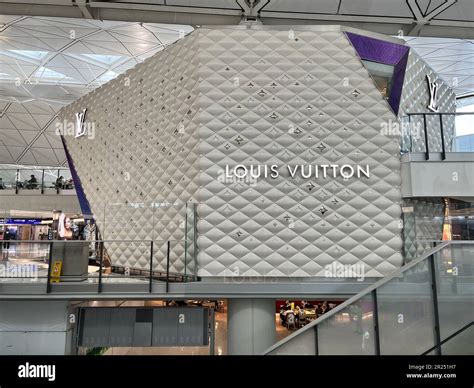 louis vuitton hong kong airport photos